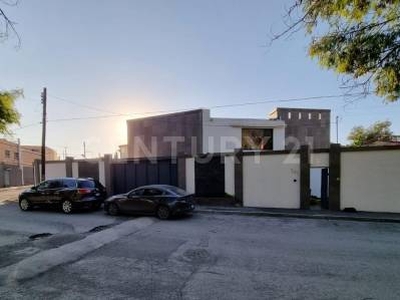 Casa en Venta, Residencia en Lomas del Roble, San Nicolás