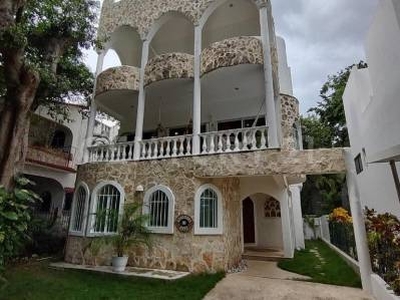 Castillo de Amor, Casa amplia de 3 hab con estilo único en Playacar fase 1 P4084