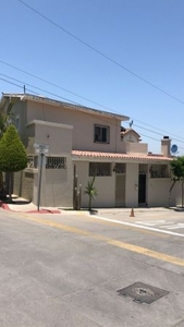 Bonita casa de 4 recamaras en UrbiQuinta Marsella en Tijuana