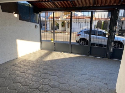 casa en renta en excelentes condiciones de un solo nivel en la Calma Zapopan