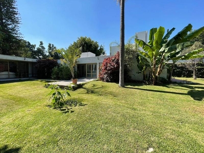 Casa como terreno Oportunidad Colinas San Javier 1976 mts