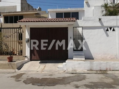 Casas en venta - 267m2 - 6+ recámaras - Playa Azul las Brisas - $5,500,000