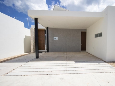 Doomos. Casa en venta de una planta en Mérida Conkal Residencial Alba Mod 234