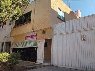 2 Casas, 2 Departamentos, 1 Bodega En Un Predio En Venta En La Colonia Álamos, Ciudad De México.