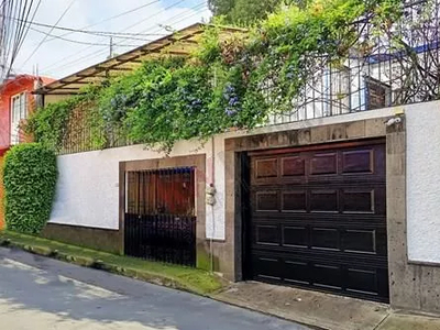 Casa En Venta (dividido En Dos Departamentos) Cerca De La Plaza De La Conchita