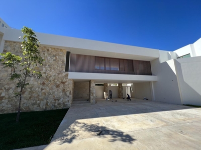 Casa En Venta Mérida De 6 Recámaras En Privada De Lujo- Estrene Agosto 2023