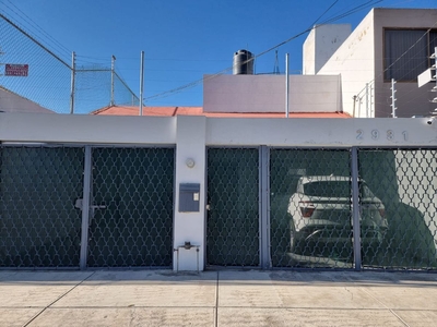 Casa remodelada en Loma Bonita Residencial