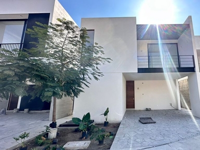 RESIDENCIA EN VENTA EN LAS CAÑADAS