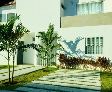 Venta De Casa En Puerto Marino, Puerto Morelos. Agradable Residencial Con Alberca