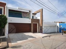 moderna casa en venta montebello