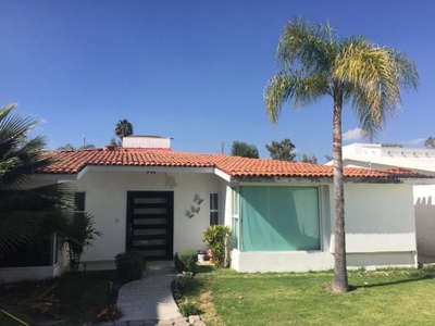 CASA EN VENTA DE UN PISO EN JURICA QUERETARO