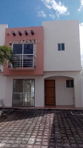 Casa en Venta en Polígono Sur, 2 Niv, 3 Rec, 2.5 Baños, Alberca, Cancún Q. Roo