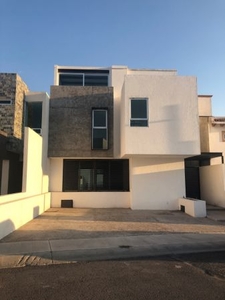 Casa en venta nueva en Lomas de Juriquilla, 4 rec. roof garden Queretaro