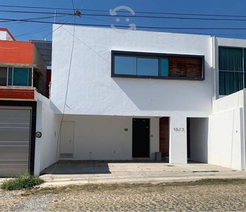 Casa venta en Fracc. Residencial Esmeralda, Colima