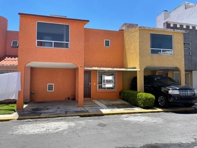 Doomos. Casa en renta Toluca - Metepec - Zona Ceboruco - Heriberto Enriquez - Prepa 5 - Col. Azteca