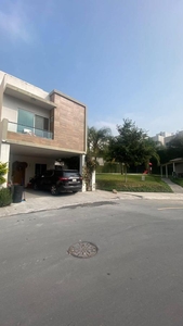 Doomos. Casa en venta - Paseo del Vergel, Monterrey NL