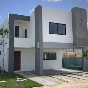 Doomos. Casas en venta enZona norte, Conkal, Amenidades de primera.