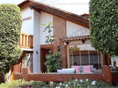 Hermosa casa en venta en Valle de Bravo, ideal para recién casados, o para familia pequeña.