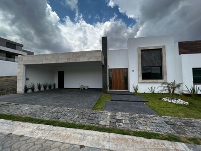 VENDO CASA DE UN SOLO PISO $5,300,000 EN LOMAS DE ANGELOPOLIS CLUSTER VILLAHERMO