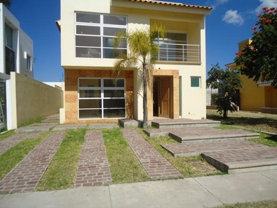Se vende casa en Irapuato Gto. (San Antonio de Ayala).