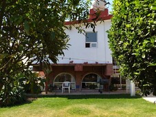 en venta, casa con departamento y jardín