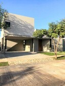 renta moderna y minimalista casa en yucatan country club
