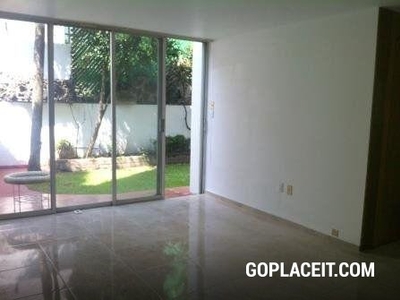Casa en Renta - Ganga!! Iluminada, Buena Ubicación, Lomas de Tecamachalco - 3 baños - 300.00 m2