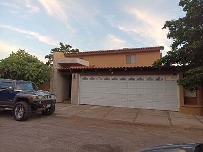 Casa en venta en Fraccionamiento Raquet Club de Hermosillo, Sonora.
