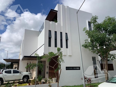 Doomos. Casa en venta en Arbolada Cancun B-MPA6343