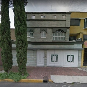 SE VENDE BONITA CASA EN PASEOS DE TAXQUEÑA