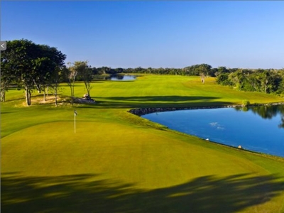 Terreno en venta, vista al campo de golf en privada Xtacay- Yucatan Country