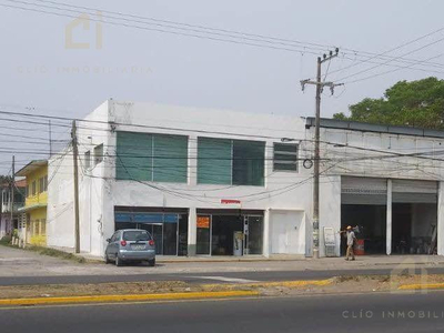 Bodega En Esquina Carretera Veracruz - Xalapa Entre Cd. Industrial Bruno Pagliai Y El Nuevo Veracruz. Alto Flujo Vehicular