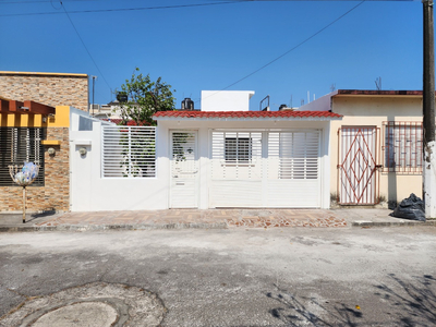 Casa En Venta De 2 Habitaciones En Col. Hortalizas, Veracruz.