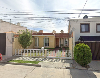 Casa En Venta De Recuperación Bancaria En El Dorado 1 Sección, Aguascalientes. Fm17