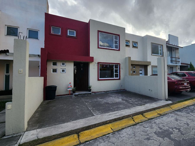 Casa En Venta En Fraccionamiento Las Fuentes Toluca