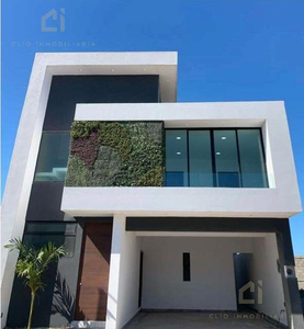 Casa En Venta En Veracruz, Fraccionamiento Lomas Del Sol, 3 Recamaras Cada Una Con Su Baño, Alberca, Sala De Tv, Roof Garden Con Vista Al Mar