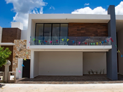 Casa En Venta En Zentura En Cholul