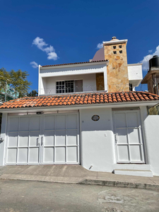 Hermosa Casa En Renta, Colonia Ixtapita, 4 Habitaciones