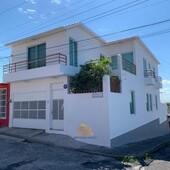 COL. VIAS FERREAS / Casa en esquina en Venta