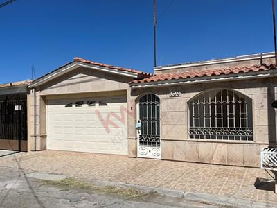 Casa De Una Sola Planta En Venta, Colonia Torreón Residencial