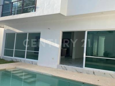 Casa en venta en Álamos, Supermanzana 313, Cancún