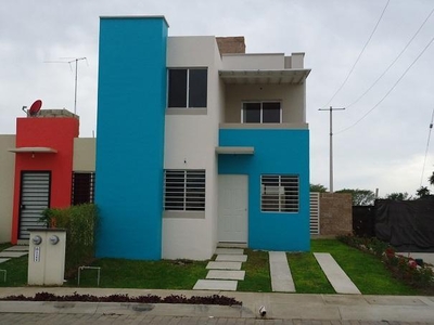 Casa en venta en Villa de Álvarez, Colima. 2...