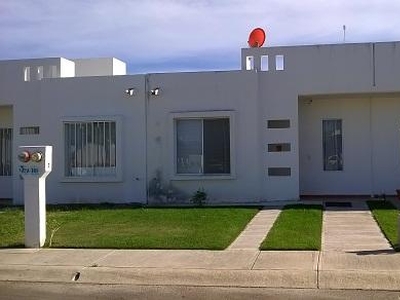 Casa Unifamiliar Económica en Coto con alberca,Bahia...