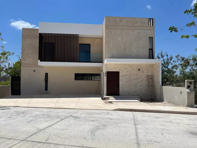 Casa Residencial En Privada Al Norte De Mérida De 4 Habitaciones