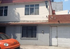 casa y local en venta sobre avenida periodismo