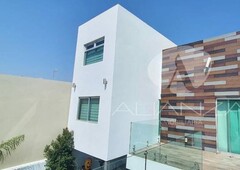 Casas en venta - 239m2 - 3 recámaras - Tijuana - $630,000 USD