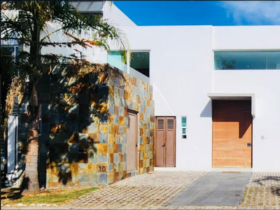 Casa En Renta (parque Santiago, Zona Azul, Lomas De Angelópolis)