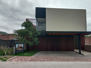 Casa En Venta En Altozano Querétaro, Diseño De Atuor, 4 Reca