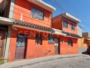 Casa En Venta En El Centro De Guadalupe, Remodelación Reciente