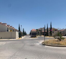 Doomos. Casa en Condominio Fuentes del Lago, Aguascalientes